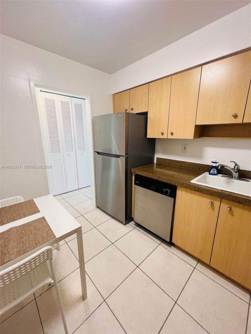 9195 Collins Ave, Unit 413, Surfside, FL 33154 Photo