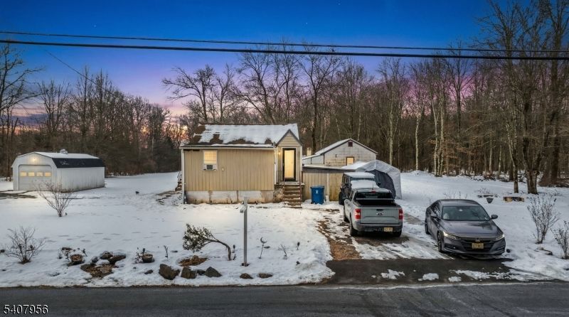 107 Oak Grove Rd, Raritan, NJ 08822 Main Photo