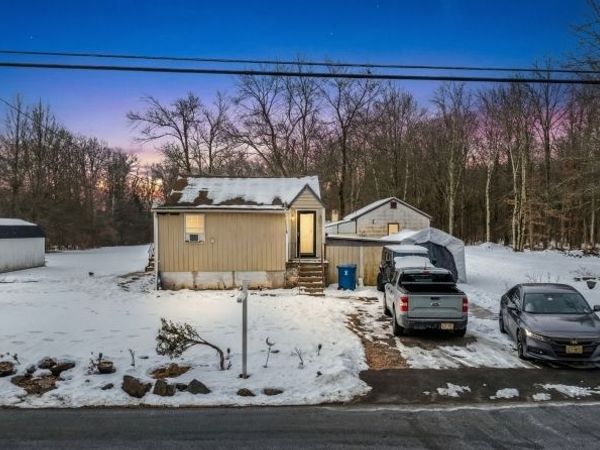 107 Oak Grove Rd, Raritan, NJ 08822