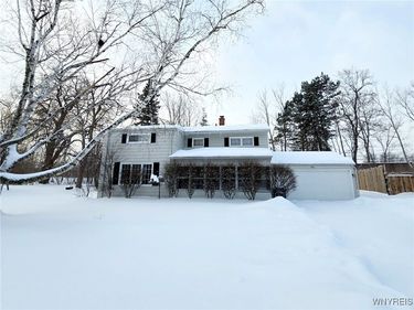 193 Thistle Lea, Buffalo, NY 14221