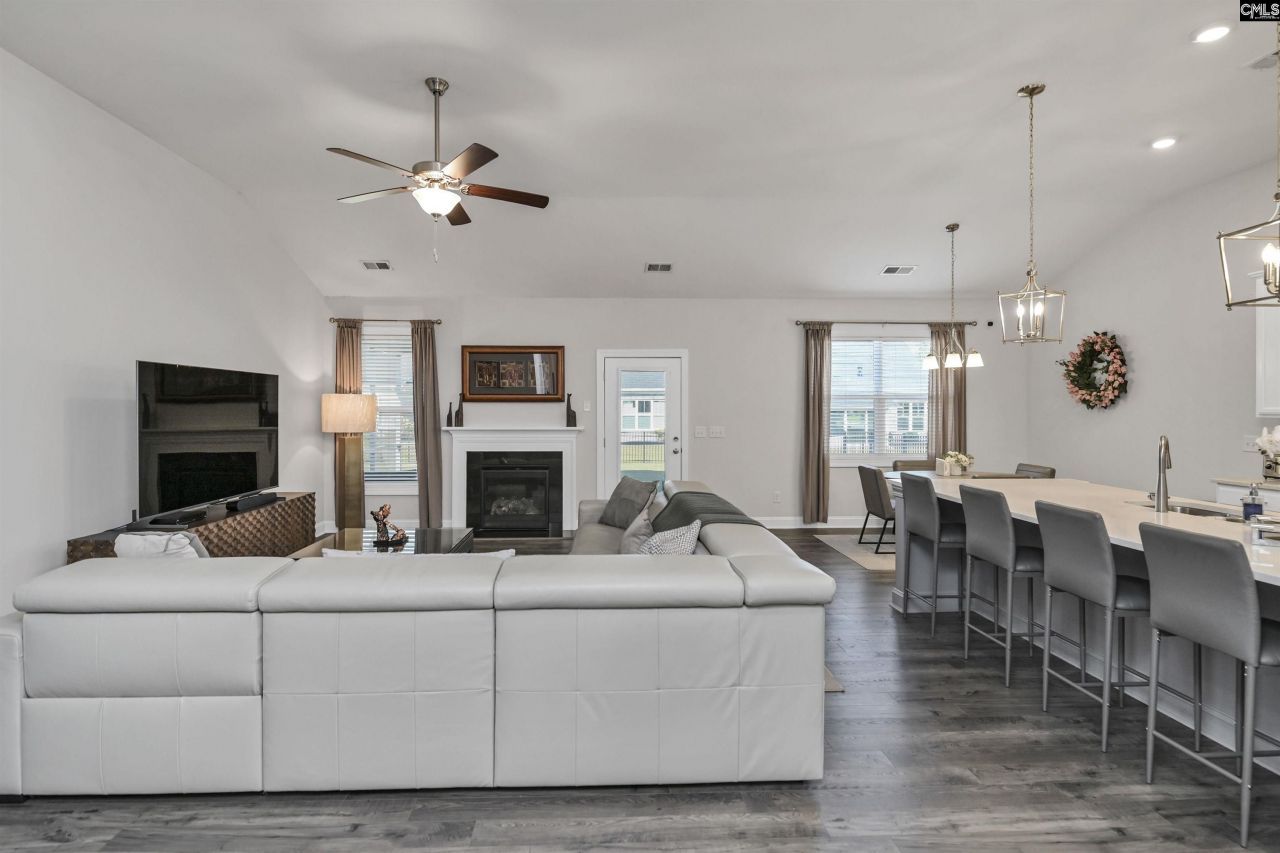 208 Doe Meadow Lane  Photo 5