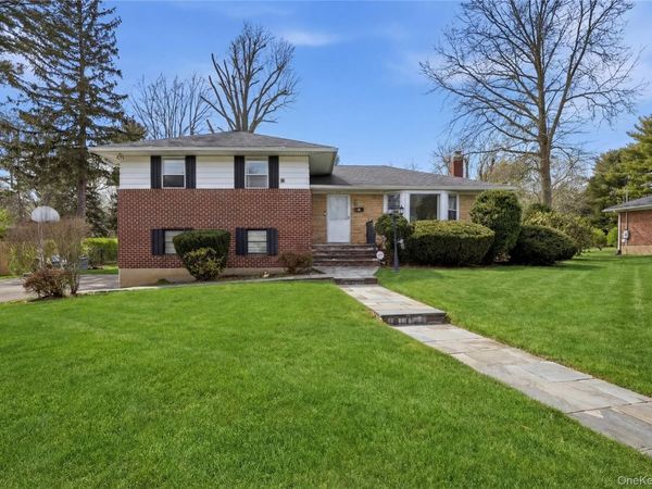 12 Viola Drive, Glen Cove, NY 11542