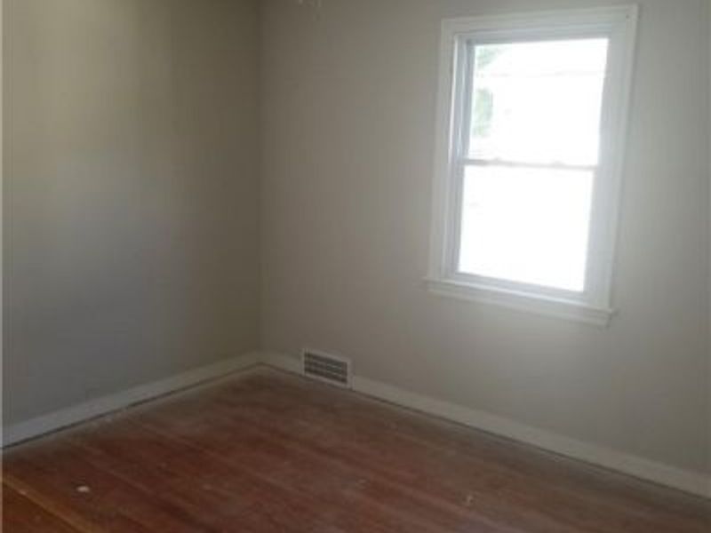 952 Elbon Road, Cleveland, OH 44121 Photo 8