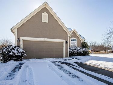 5801 NE Hidden Meadows Drive, Lee's Summit, MO 64064