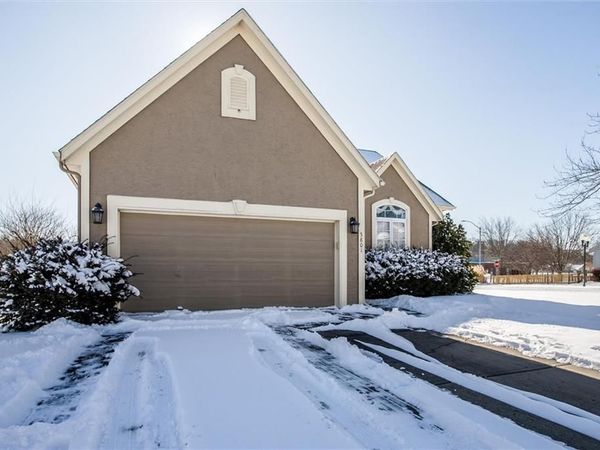 5801 NE Hidden Meadows Drive, Lee's Summit, MO 64064