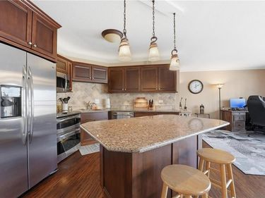 310 W 49th Street, Unit 201, Kansas City, MO 64112