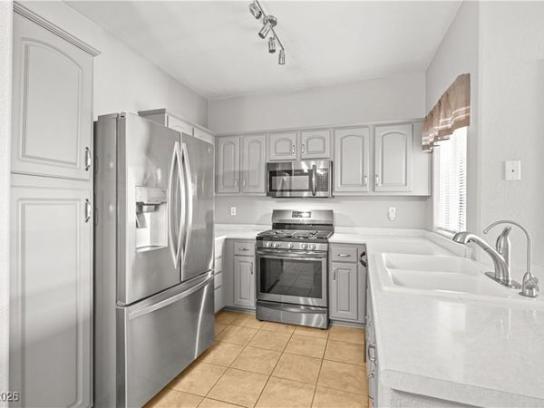 855 N Stephanie Street, Unit 1115, Henderson, NV 89014