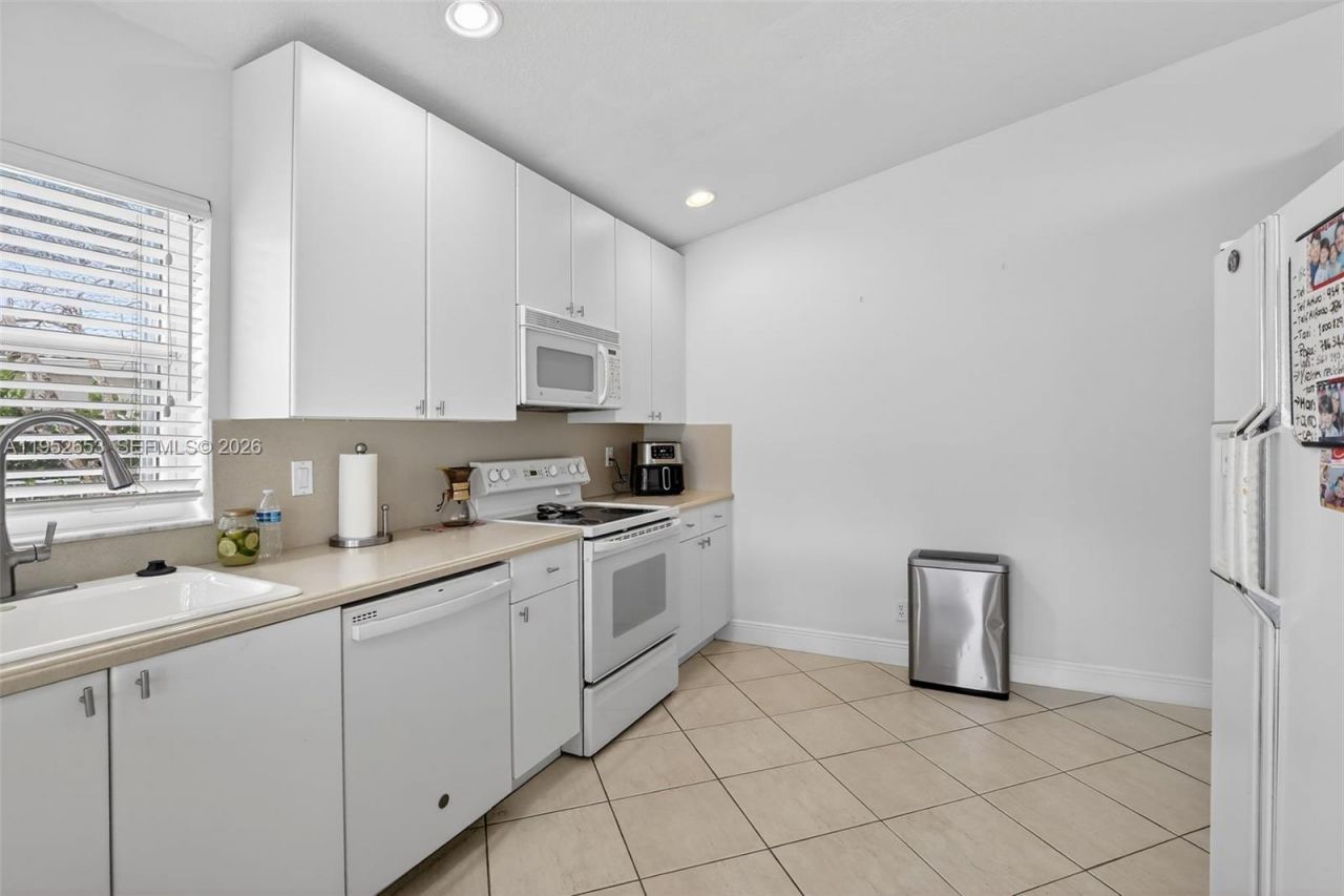 13262 NW 15th St, Pembroke Pines, FL 33028 Photo