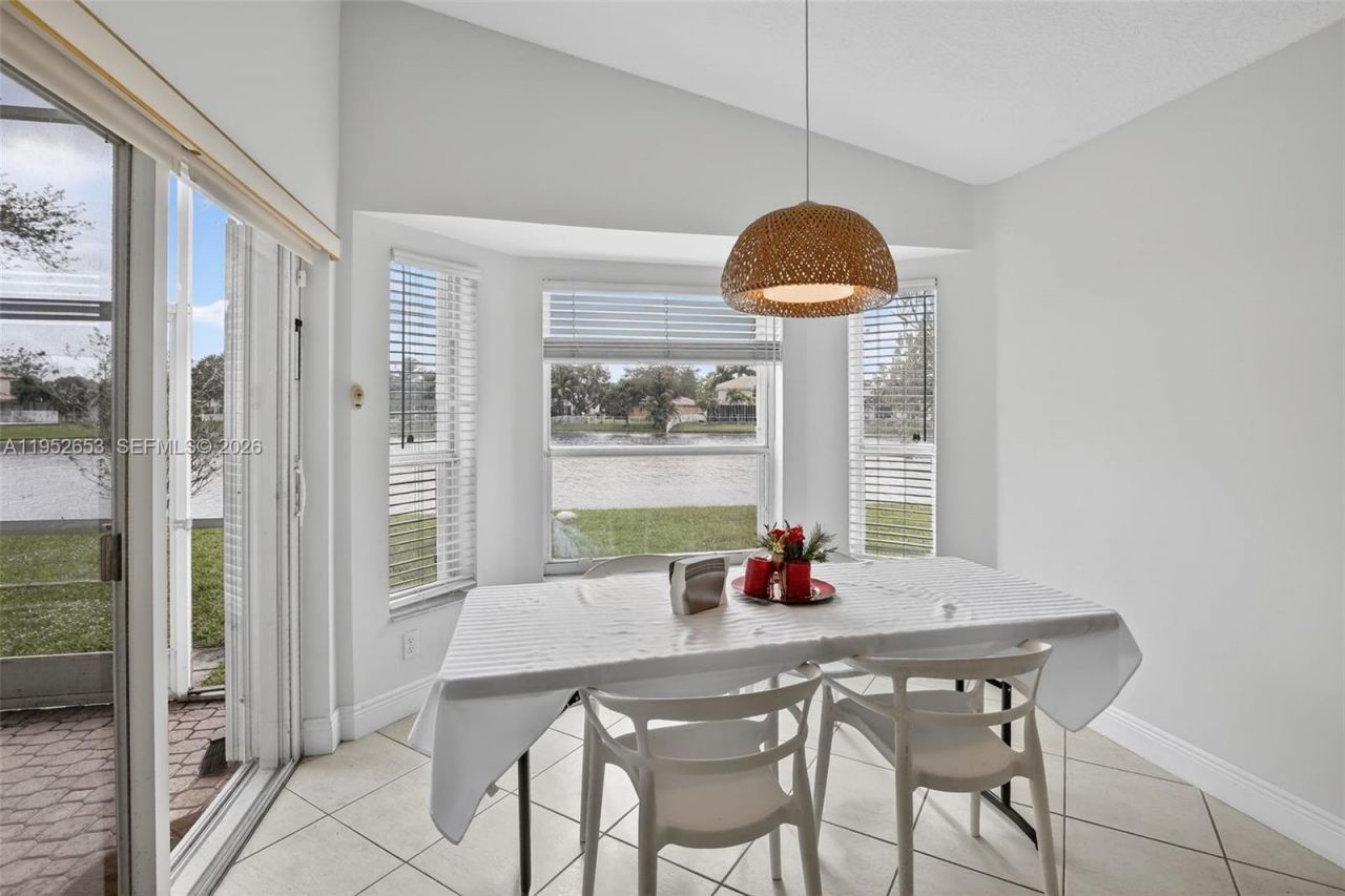 13262 NW 15th St, Pembroke Pines, FL 33028 Photo