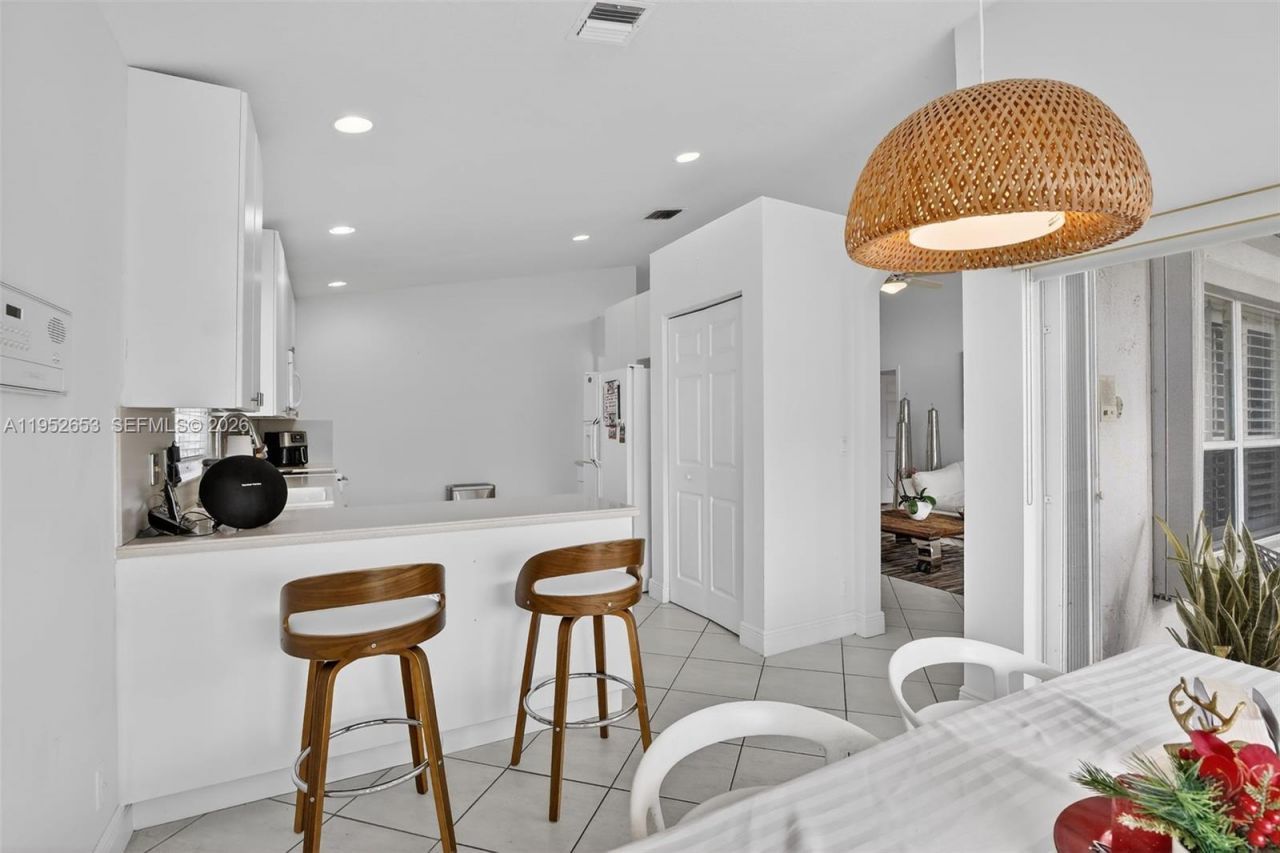 13262 NW 15th St, Pembroke Pines, FL 33028 Photo