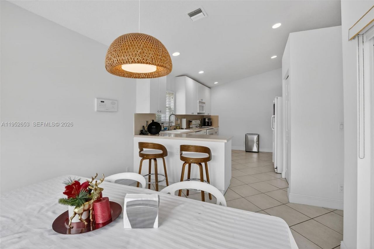 13262 NW 15th St, Pembroke Pines, FL 33028 Photo