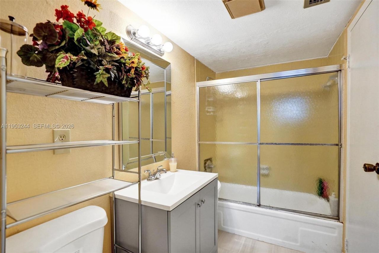 2999 NW 48th Ave, Unit 245, Lauderdale Lakes, FL 33313 Photo