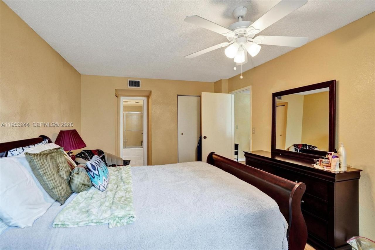 2999 NW 48th Ave, Unit 245, Lauderdale Lakes, FL 33313 Photo