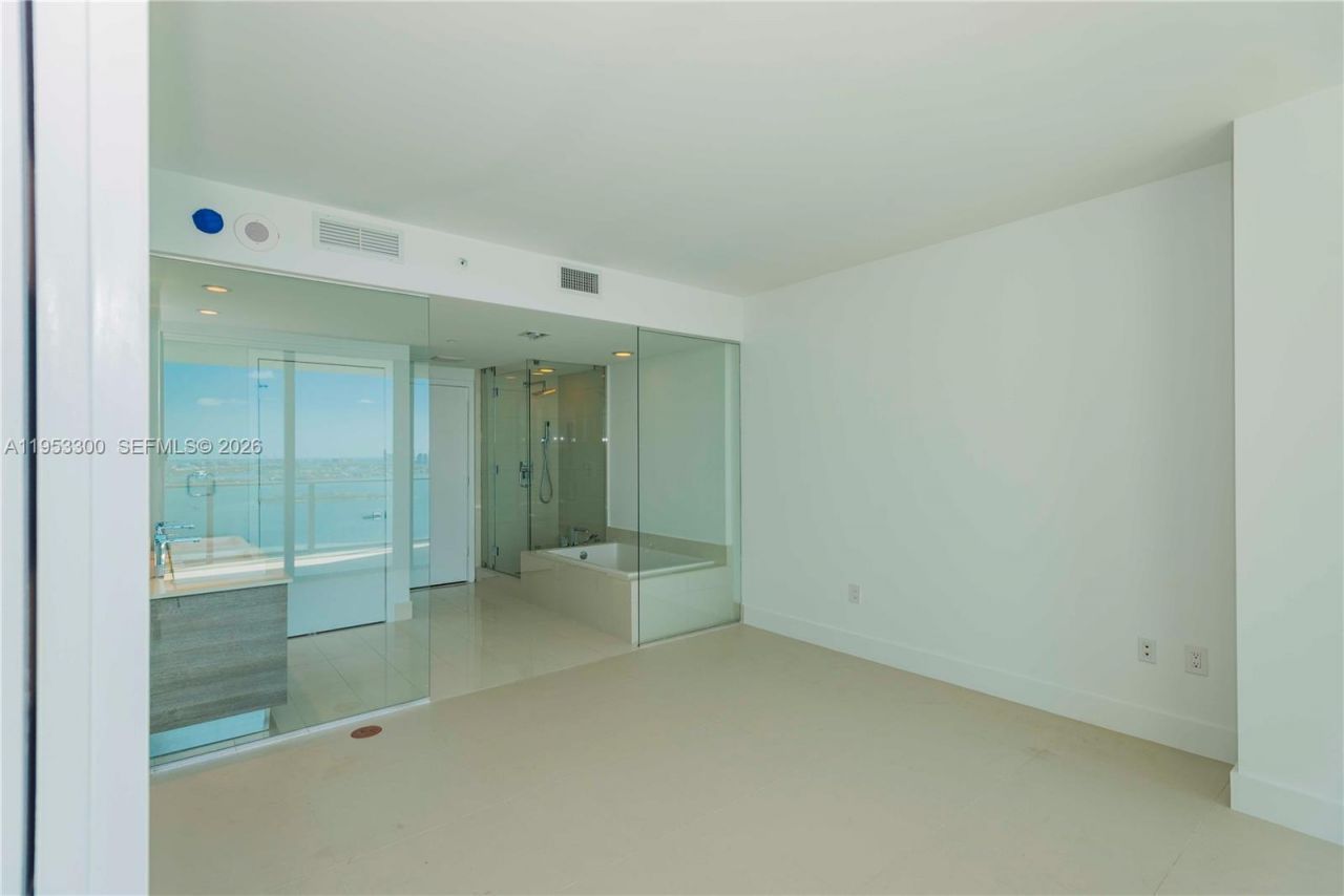 650 NE 32 St, Unit 2703, Miami, FL 33137 Photo