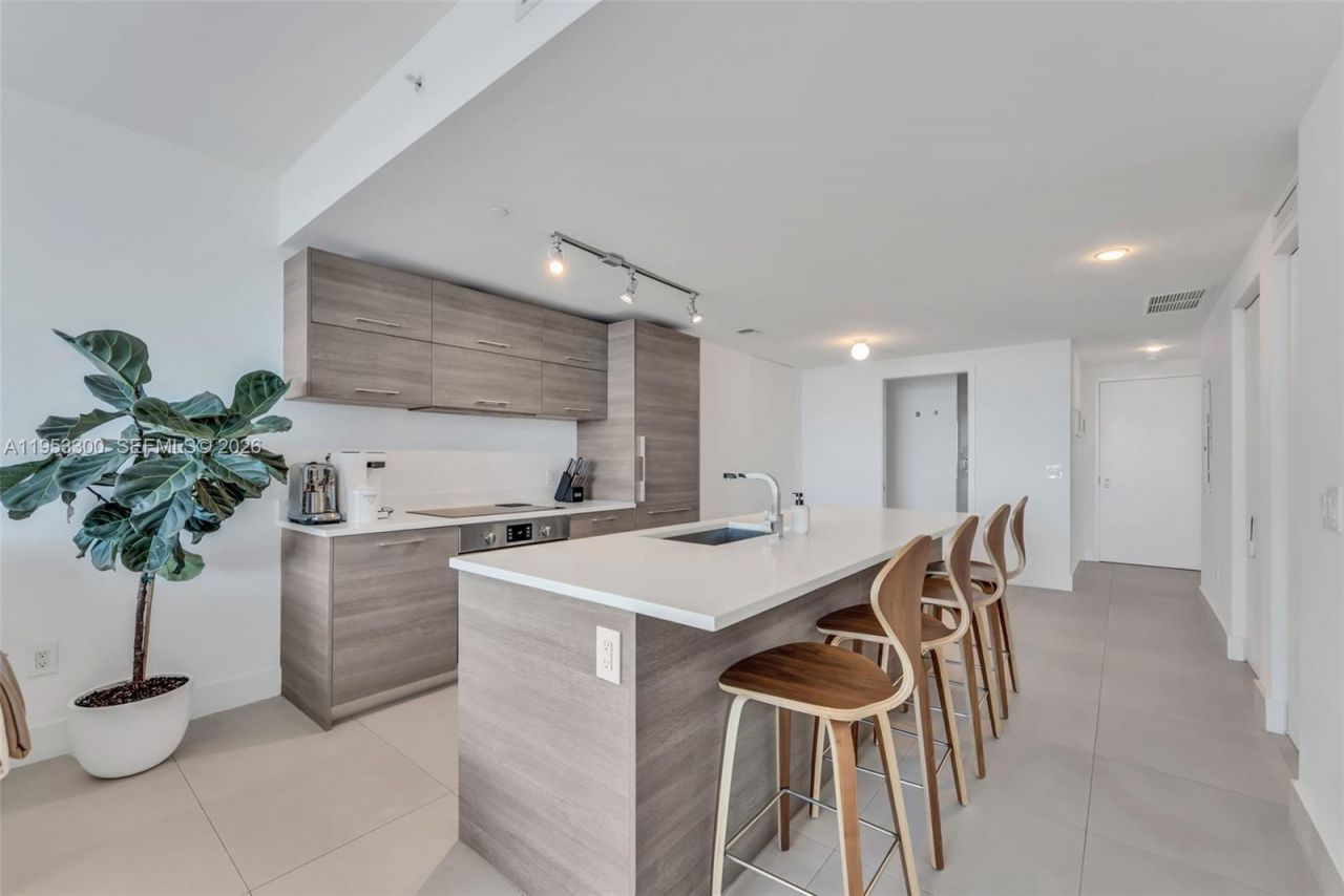 650 NE 32 St, Unit 2703, Miami, FL 33137 Photo