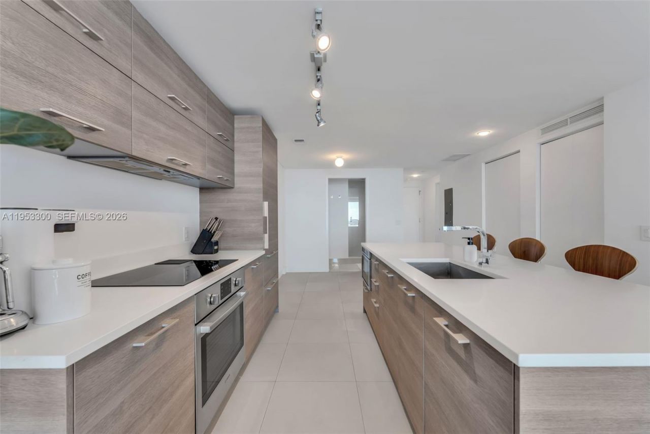 650 NE 32 St, Unit 2703, Miami, FL 33137 Photo