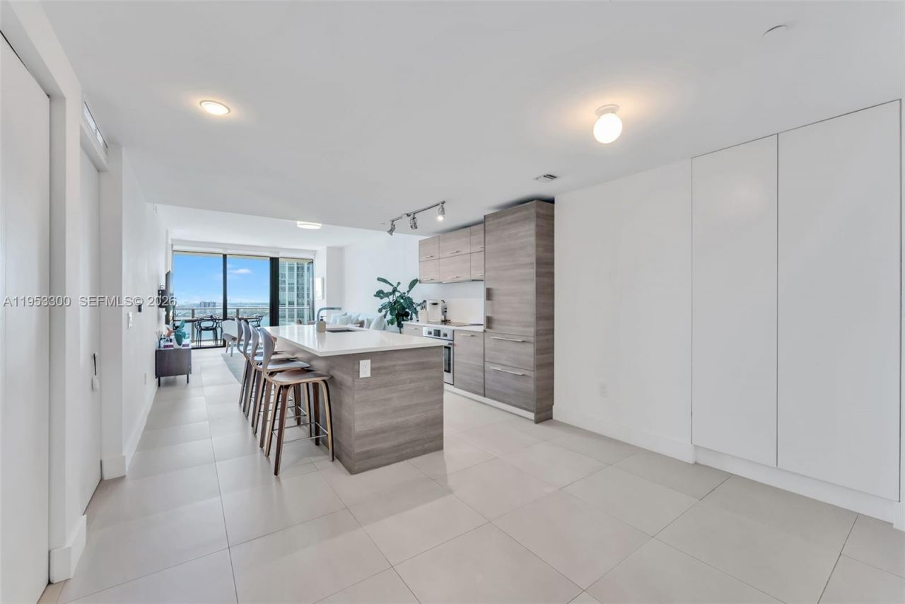 650 NE 32 St, Unit 2703, Miami, FL 33137 Photo