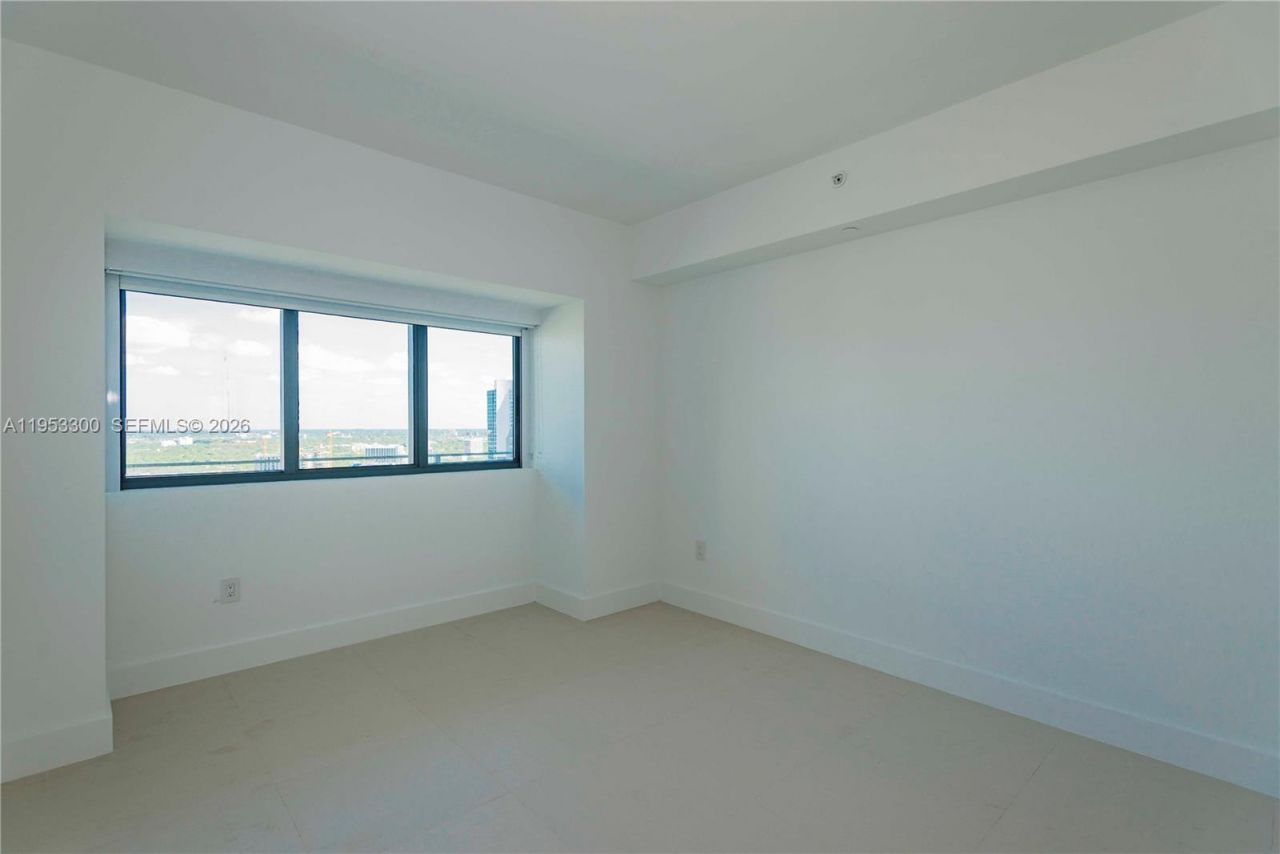 650 NE 32 St, Unit 2703, Miami, FL 33137 Photo
