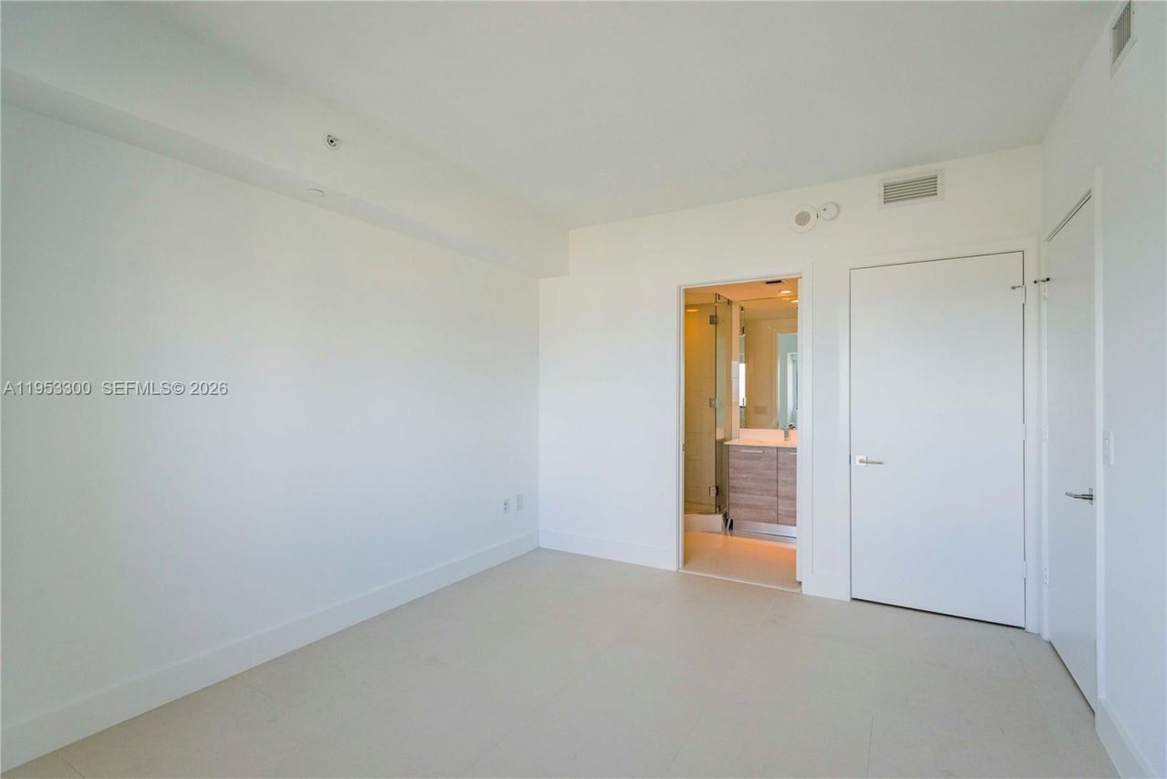 650 NE 32 St, Unit 2703, Miami, FL 33137 Photo