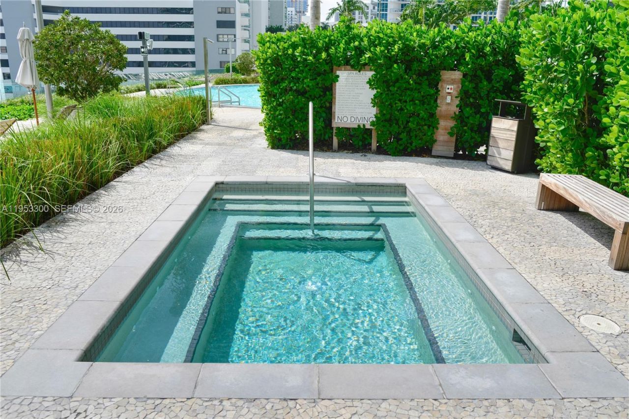 650 NE 32 St, Unit 2703, Miami, FL 33137 Photo