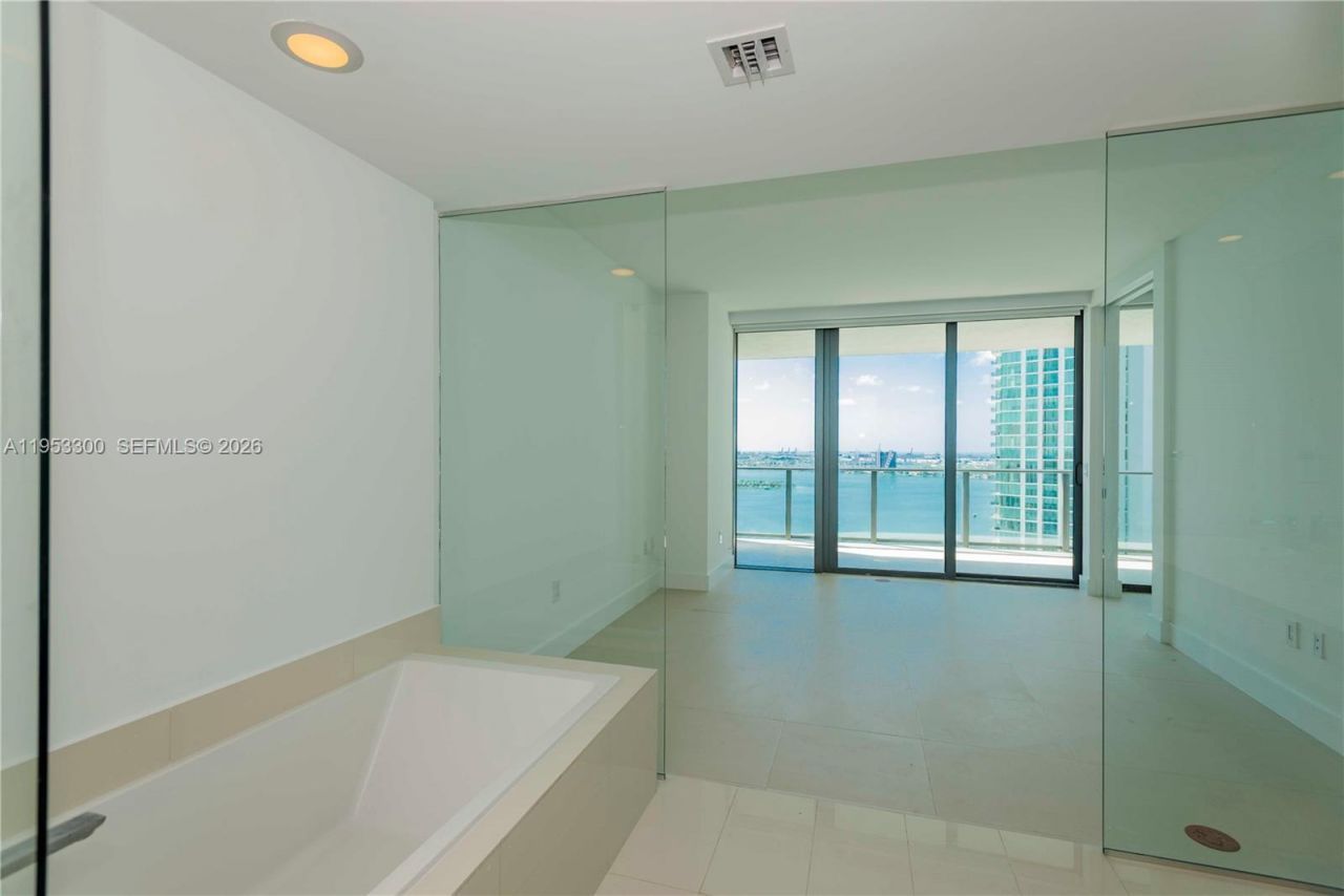 650 NE 32 St, Unit 2703, Miami, FL 33137 Photo