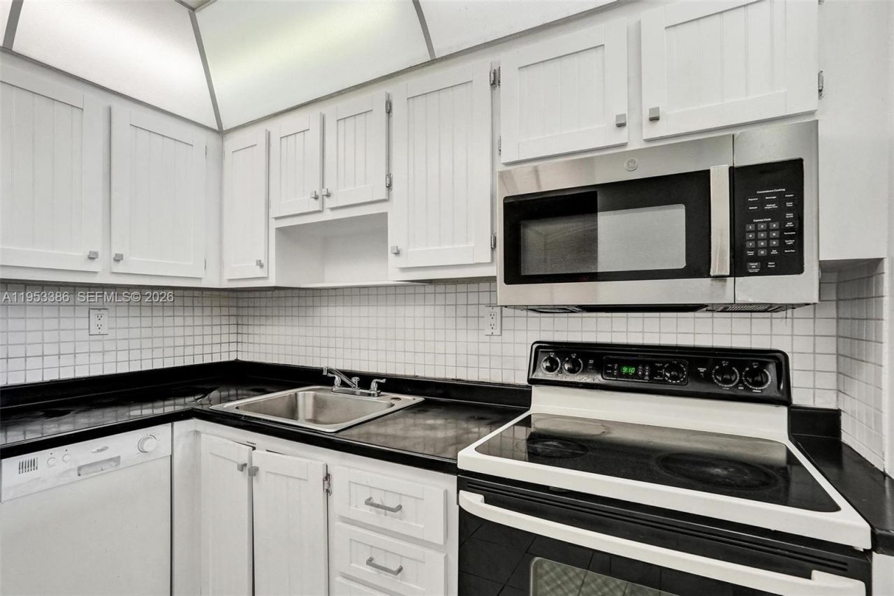 9081 Sunrise Lakes Blvd, Unit 107, Sunrise, FL 33322 Photo