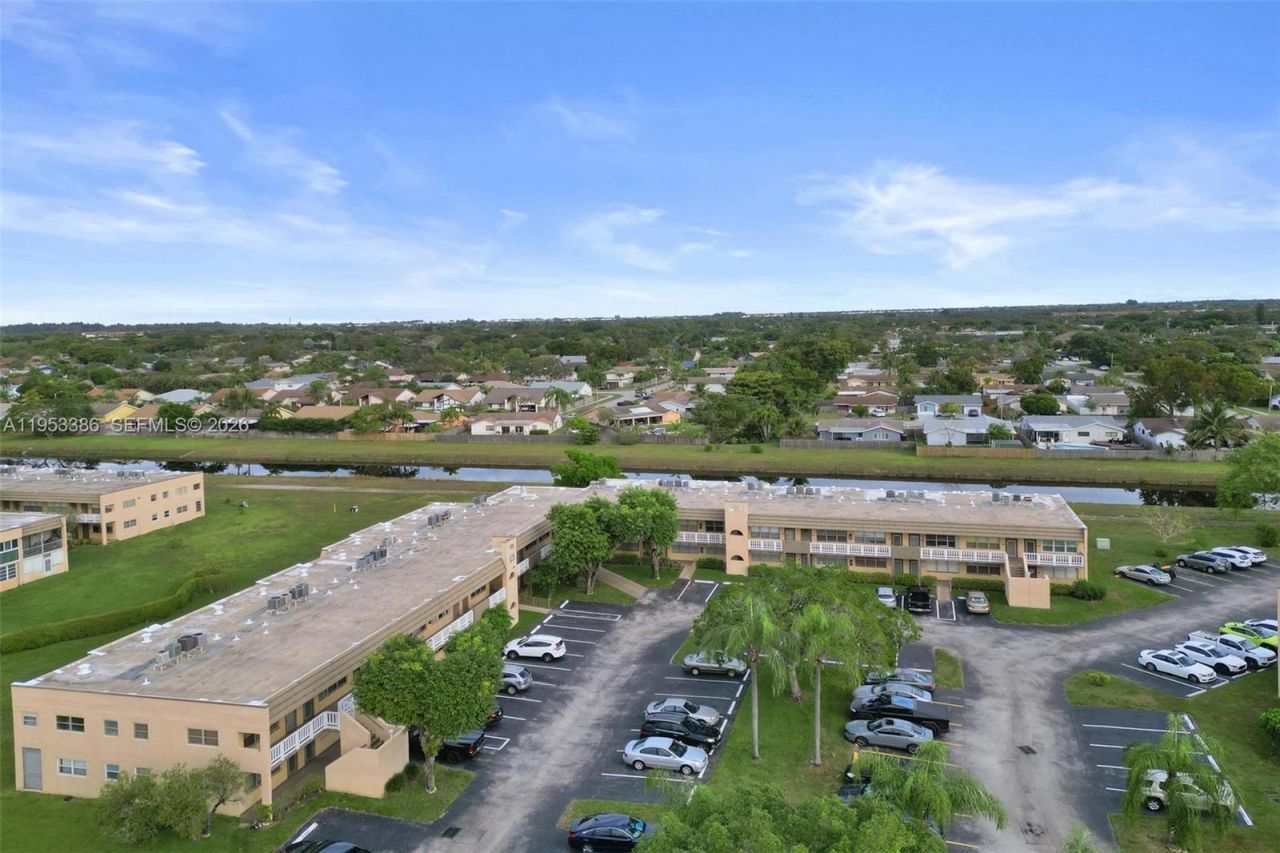 9081 Sunrise Lakes Blvd, Unit 107, Sunrise, FL 33322 Photo