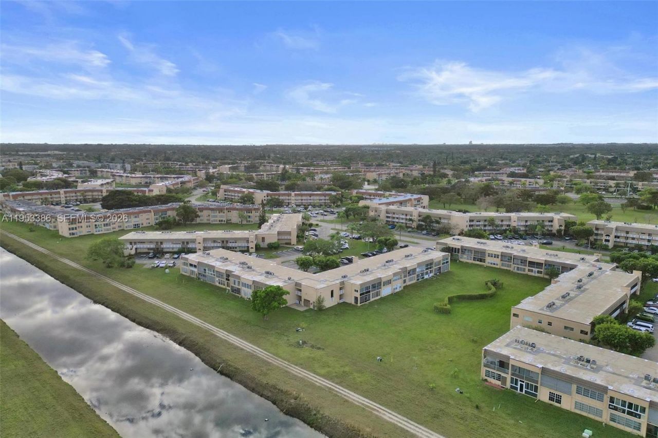 9081 Sunrise Lakes Blvd, Unit 107, Sunrise, FL 33322 Photo