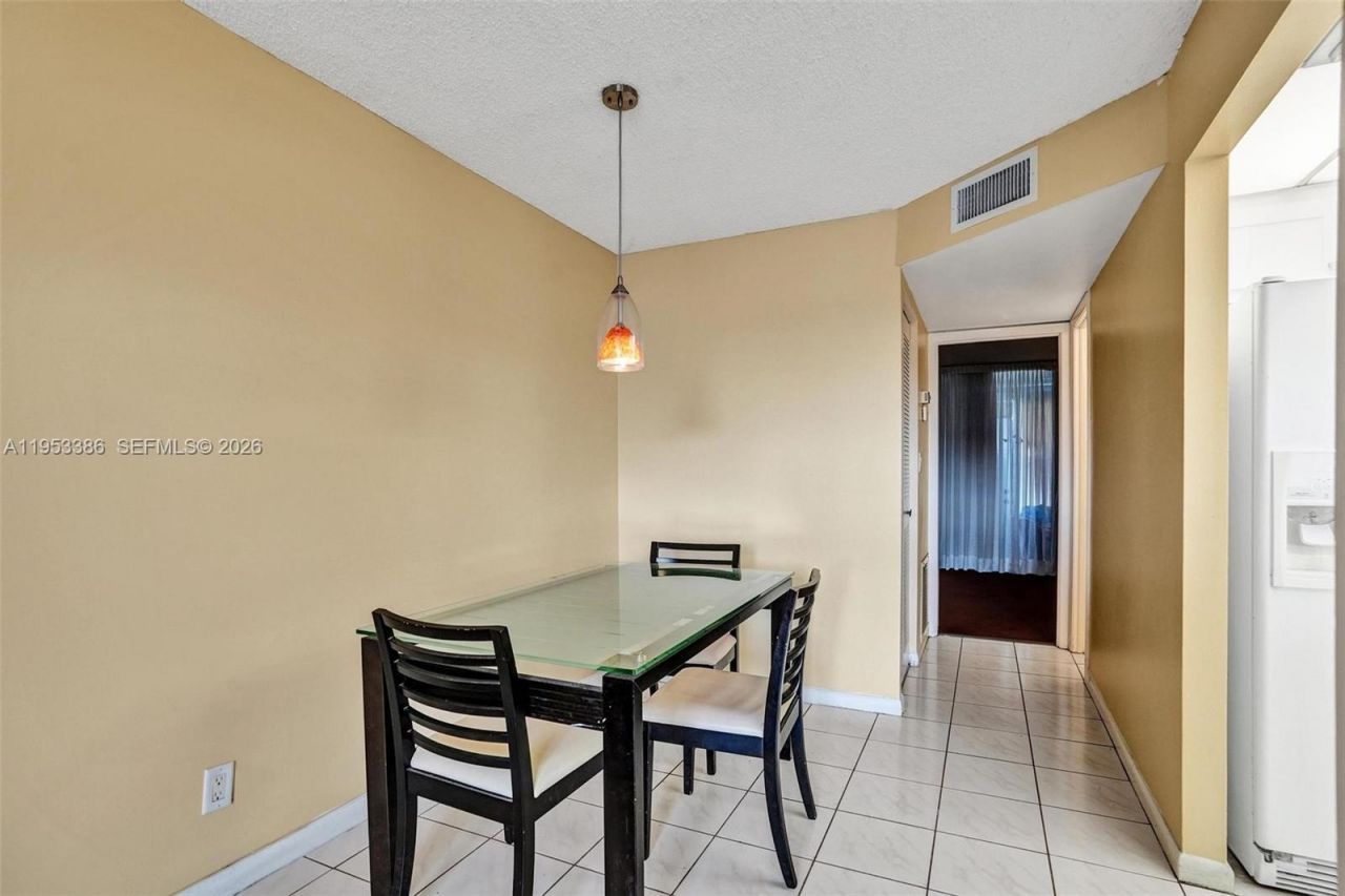 9081 Sunrise Lakes Blvd, Unit 107, Sunrise, FL 33322 Photo