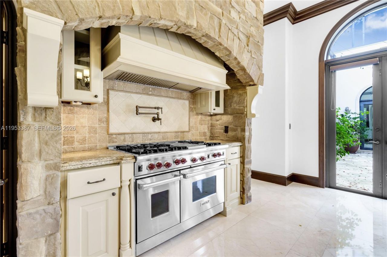 9801 SW 60th Ct, Pinecrest, FL 33156 Photo