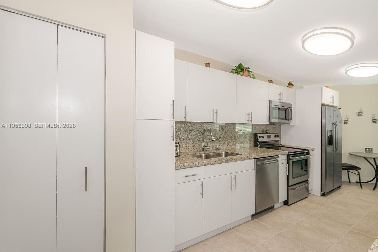 7135 Collins Ave, Unit 722, Miami Beach, FL 33141 Photo