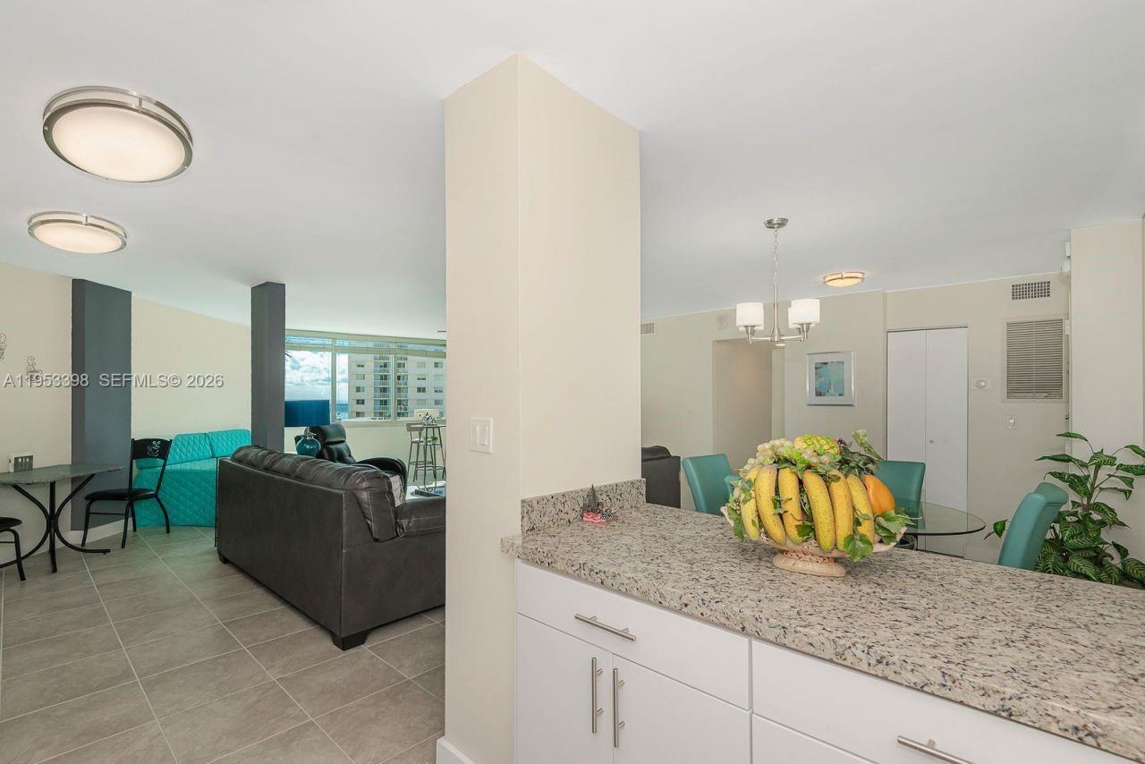 7135 Collins Ave, Unit 722, Miami Beach, FL 33141 Photo