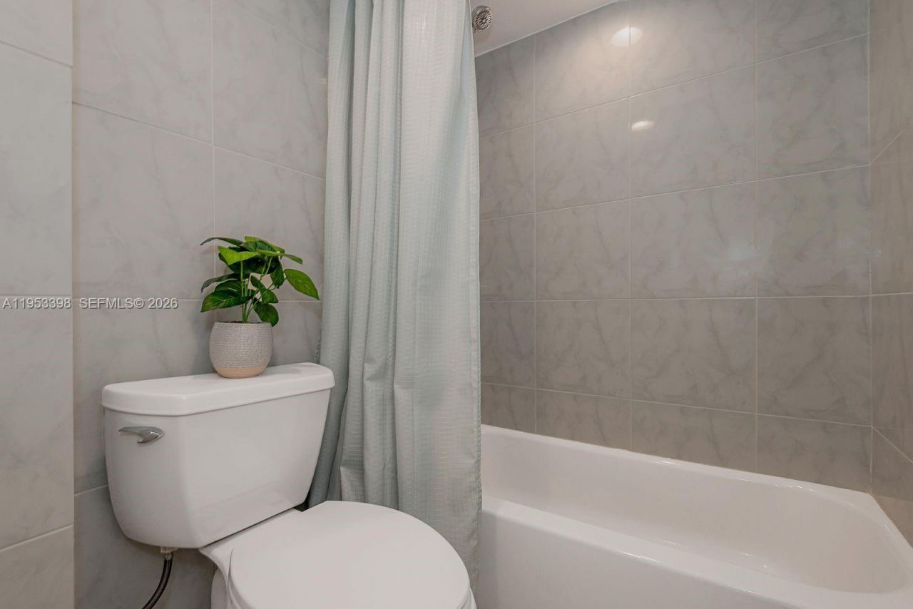 7135 Collins Ave, Unit 722, Miami Beach, FL 33141 Photo