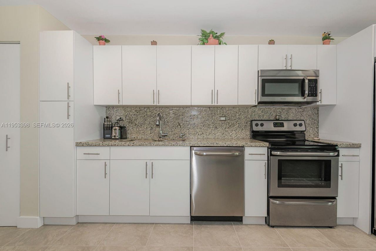 7135 Collins Ave, Unit 722, Miami Beach, FL 33141 Photo