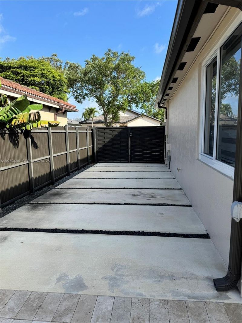 8778 NW 169th Ter, Miami Lakes, FL 33018 Photo