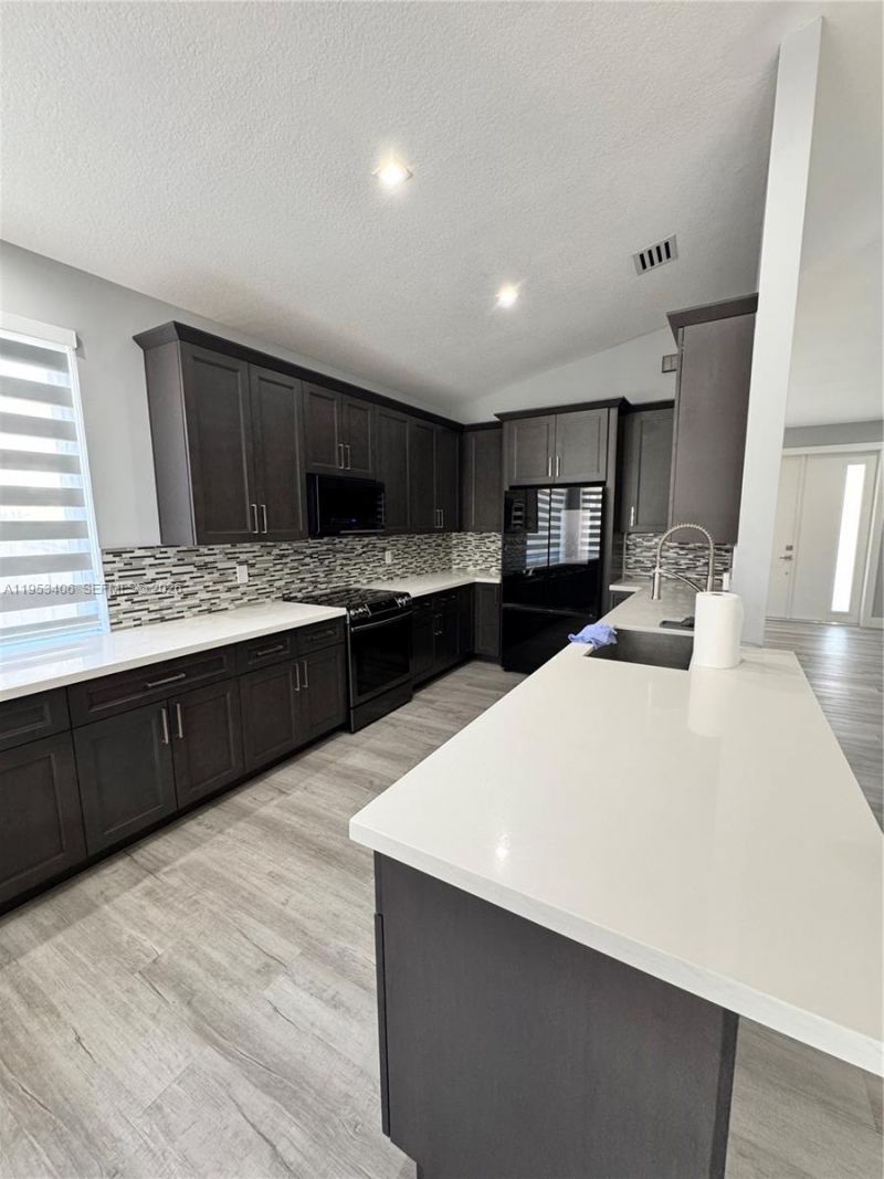 8778 NW 169th Ter, Miami Lakes, FL 33018 Photo