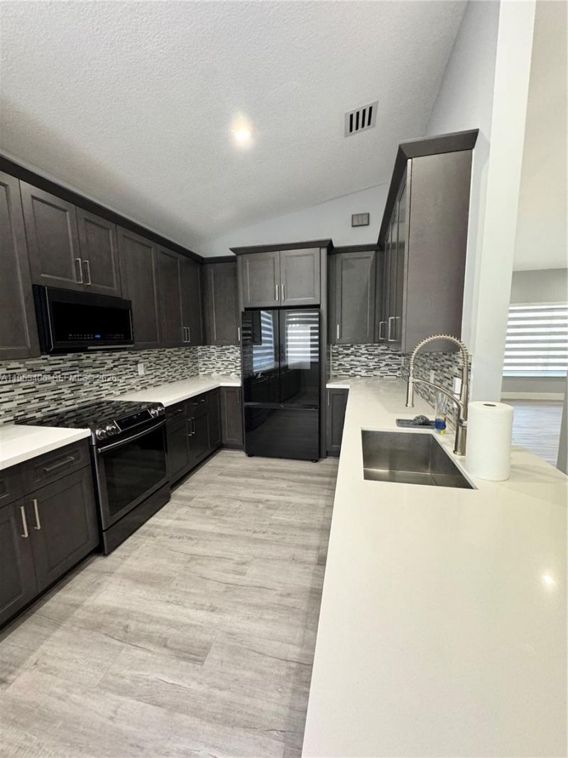 8778 NW 169th Ter, Miami Lakes, FL 33018 Photo