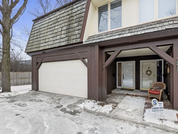 1571 Winnetka Road, Glenview, IL 60025