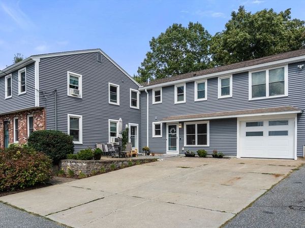 4 Waite Ave, Burlington, MA 01803