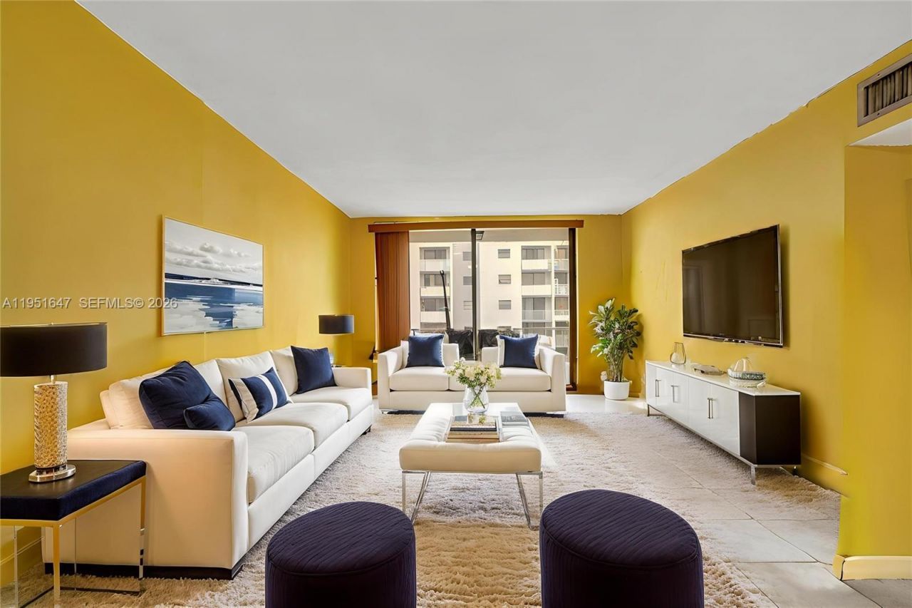 8145 NW 7th St, Unit 315, Miami, FL 33126 Photo