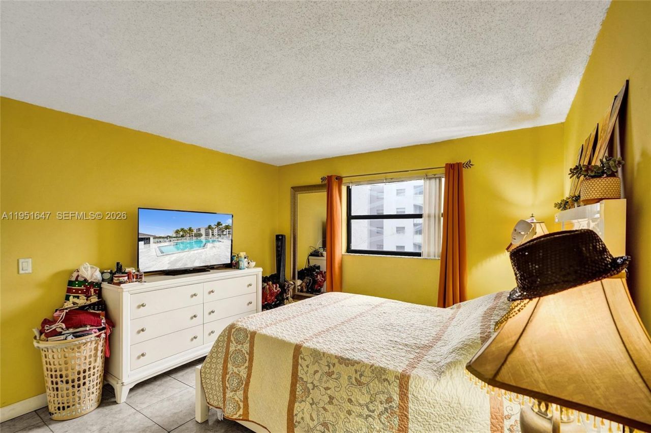 8145 NW 7th St, Unit 315, Miami, FL 33126 Photo