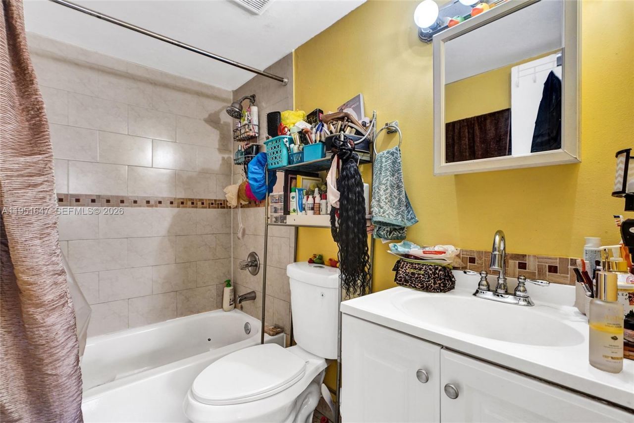 8145 NW 7th St, Unit 315, Miami, FL 33126 Photo