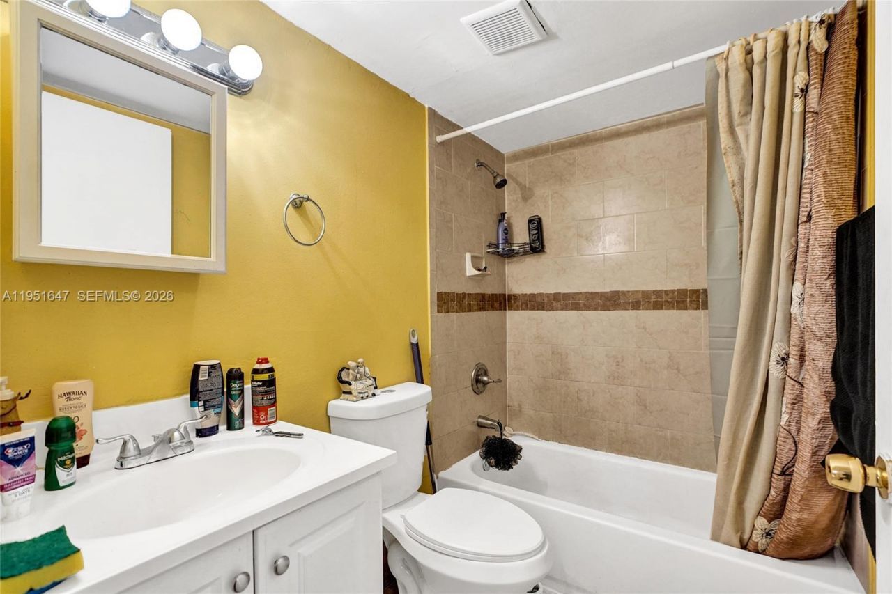 8145 NW 7th St, Unit 315, Miami, FL 33126 Photo