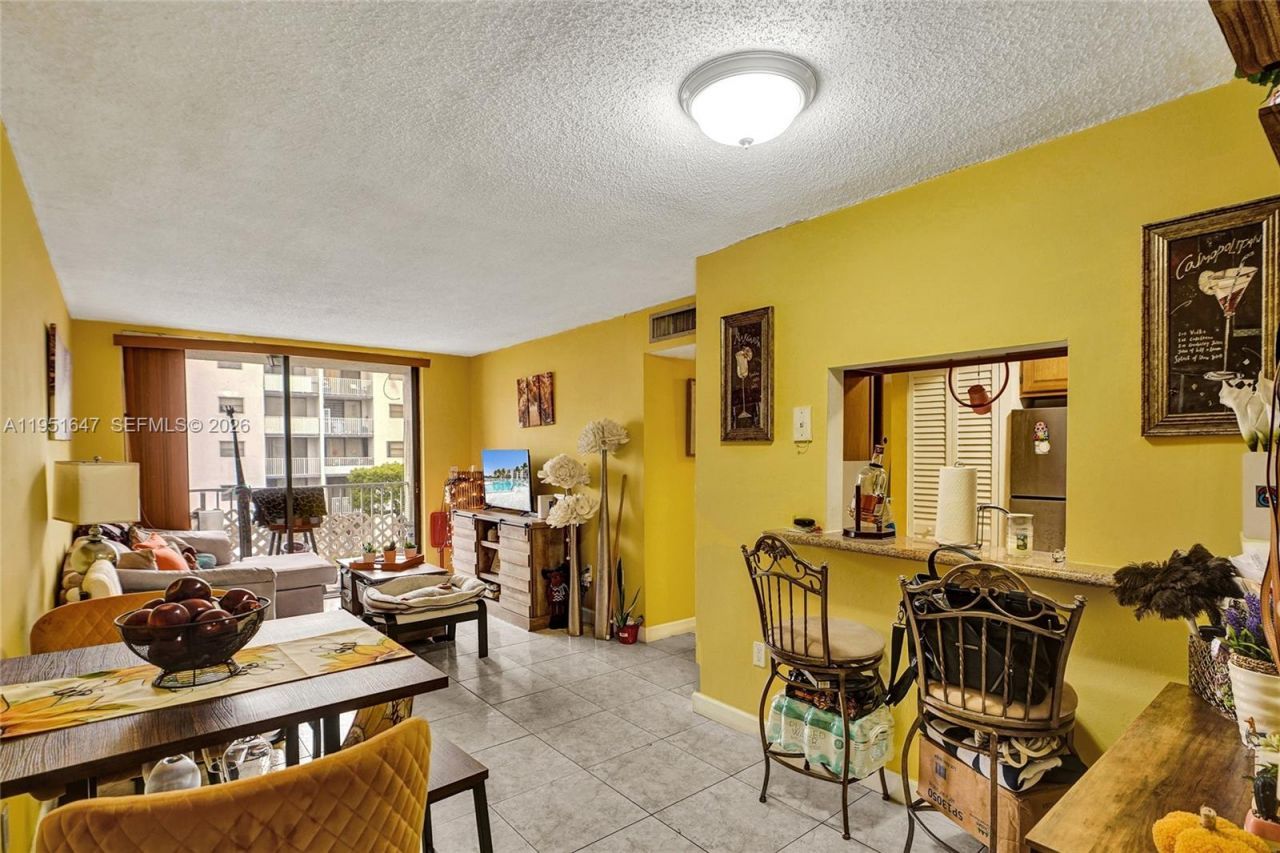 8145 NW 7th St, Unit 315, Miami, FL 33126 Photo