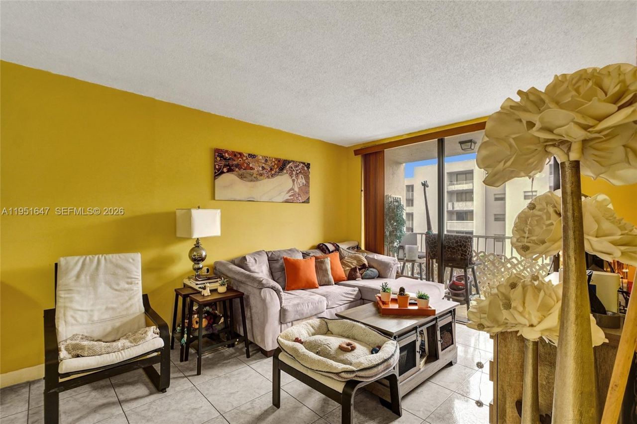 8145 NW 7th St, Unit 315, Miami, FL 33126 Photo