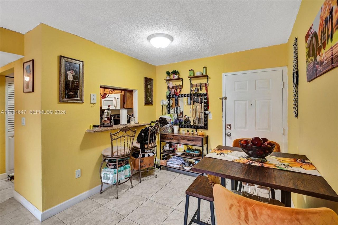 8145 NW 7th St, Unit 315, Miami, FL 33126 Photo