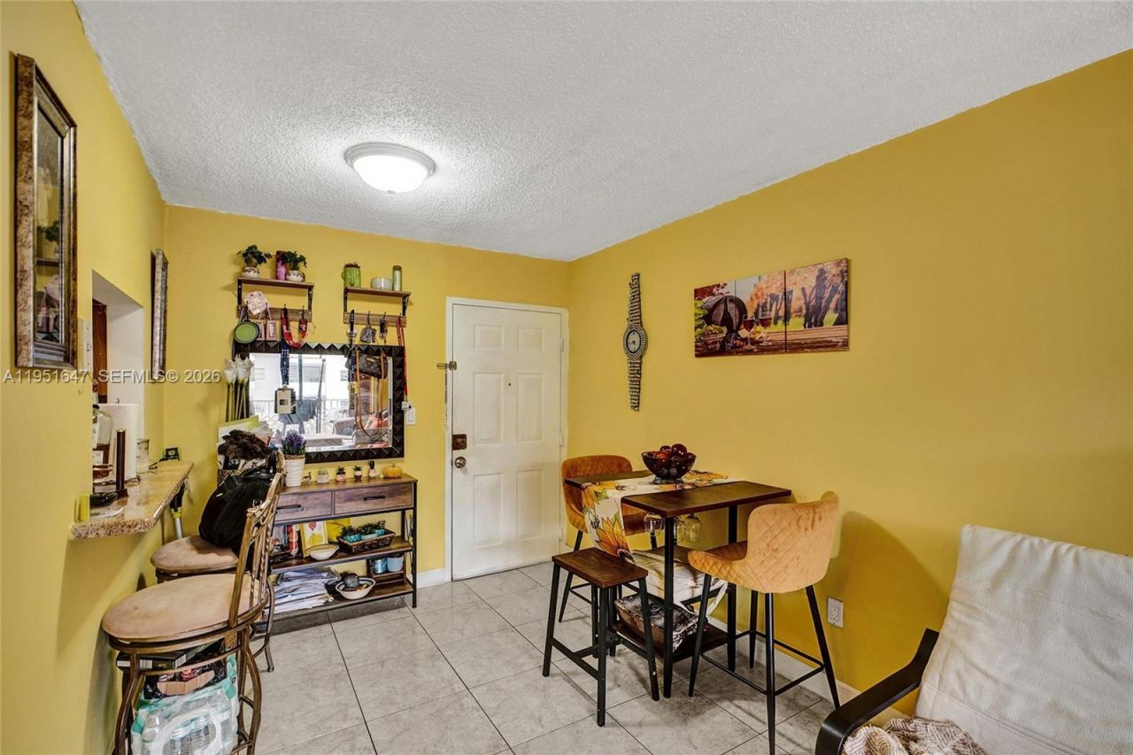 8145 NW 7th St, Unit 315, Miami, FL 33126 Photo