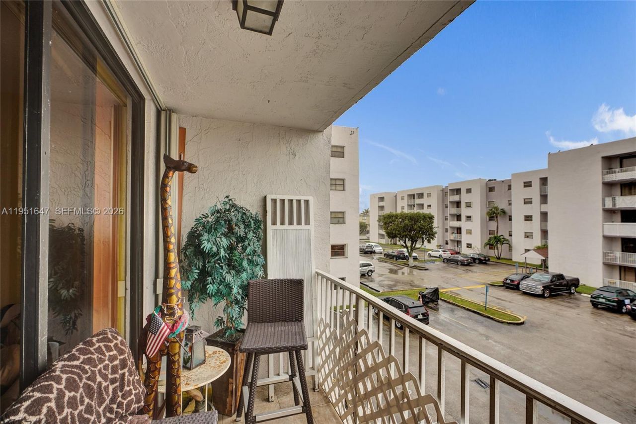 8145 NW 7th St, Unit 315, Miami, FL 33126 Photo