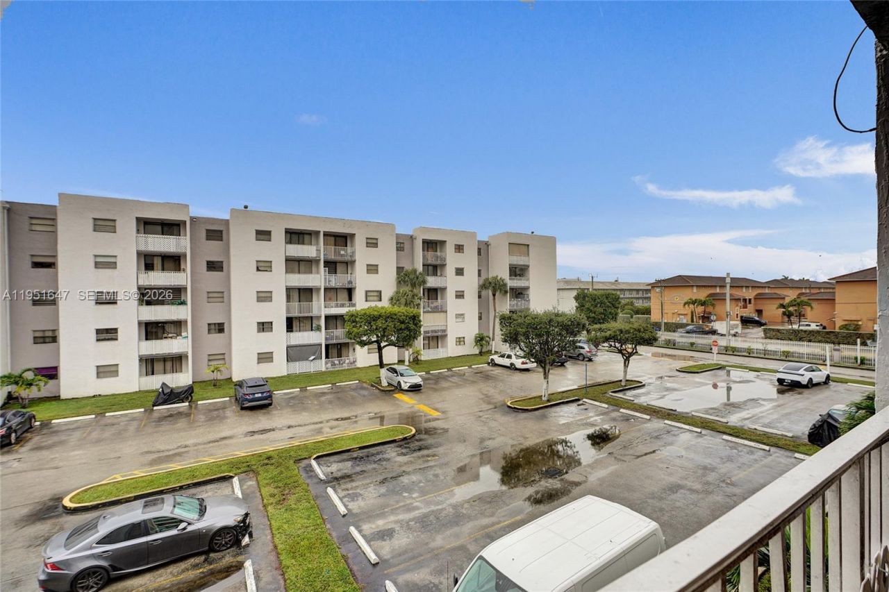 8145 NW 7th St, Unit 315, Miami, FL 33126 Photo