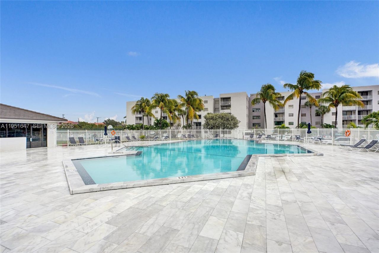 8145 NW 7th St, Unit 315, Miami, FL 33126 Photo